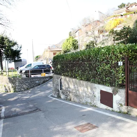 Tre Finestre Sul Perledo