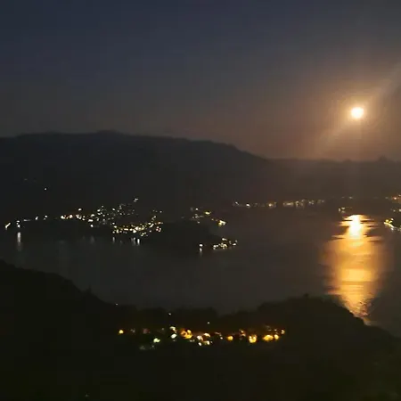 Tre Finestre Sul Perledo